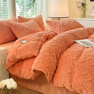 Cloud Nine Comfort: Milk Fleece Quilt Set